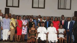 Mgr John Bonaventure Kwofie s'entretient avec des professionnels catholiques au point culminant du 5 e anniversaire de la Guilde des professionnels catholiques à Accra, le 17 décembre 2019. / Damian Avevor
