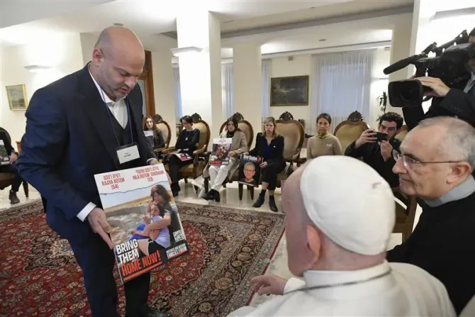 Le Pape François rencontre les familles des otages pris par le Hamas le mercredi 22 novembre 2023. | Vatican Media
