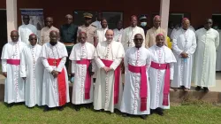 Les évêques catholiques de Côte d'Ivoire avec les autorités administratives lors de la cérémonie officielle de leur 117ème Assemblée plénière. / Conférence épiscopale de Côte d'Ivoire (CECCI)