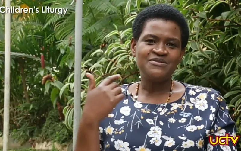 Dorothy Atuhaire Ssonko, animatrice de la liturgie des enfants à la télévision catholique ougandaise Télévision catholique ougandaise