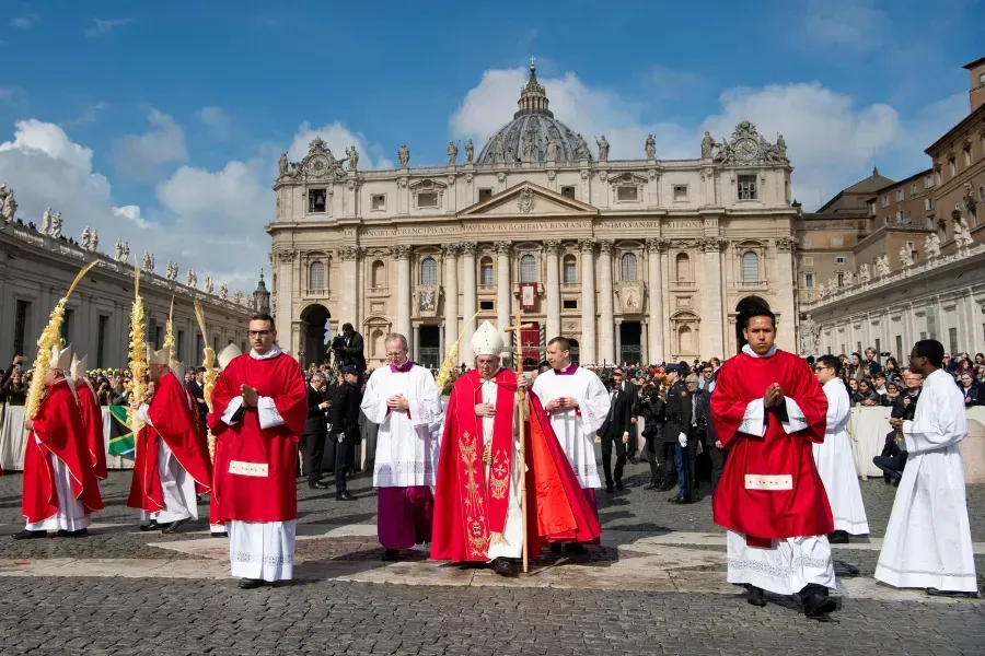 Le pape François célèbre le dimanche des Rameaux sur la place Saint-Pierre, le 14 avril 2019. Vatican Media.