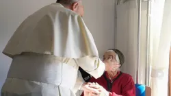 Le pape François visite la maison de retraite assistée San Raffaele Borona à Rieti, en Italie, le 4 octobre 2016./ Vatican Media. / 