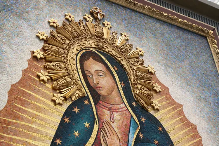 Mosaïque de Notre-Dame de Guadalupe à l'intérieur de la cathédrale du Christ à Orange, en Californie (Kate Veik/CNA).