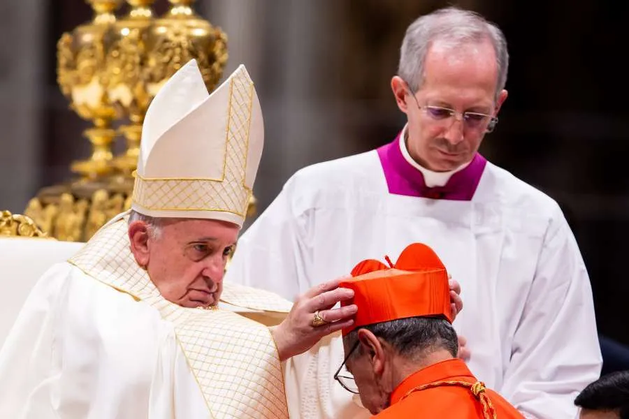 Le pape François crée de nouveaux cardinaux lors d'un consistoire dans la basilique Saint-Pierre le 5 octobre 2019. Daniel Ibáñez/CNA.