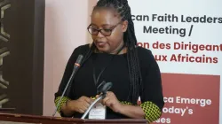 La Secrétaire exécutive régionale de Caritas Afrique, Lucy Afandi Esipila, prononce son discours d'ouverture lors d'une réunion des chefs religieux à Nairobi, au Kenya. Crédit : Réseau jésuite pour la justice et l'écologie en Afrique (JENA) / 