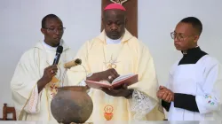 Mgr Cleophas Oseso Tuka lors de la messe de consécration le 9 juin 2023. Crédit : Diocèse catholique de Nakuru / 