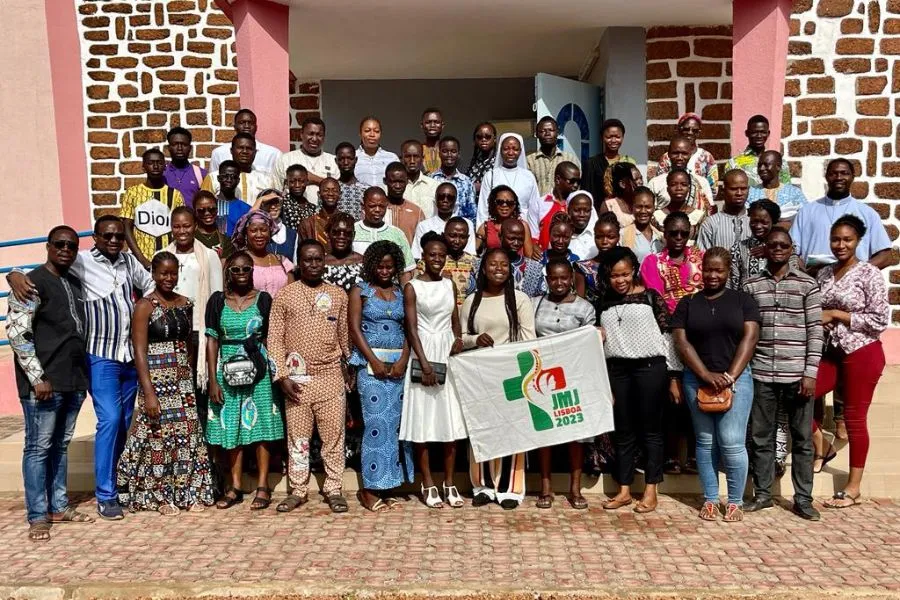 Les jeunes qui représenteront le Burkina Faso lors des Journées Mondiales de la Jeunesse (JMJ) de 2023 à Lisbonne, au Portugal. Crédit : P. Valéry Sakougri