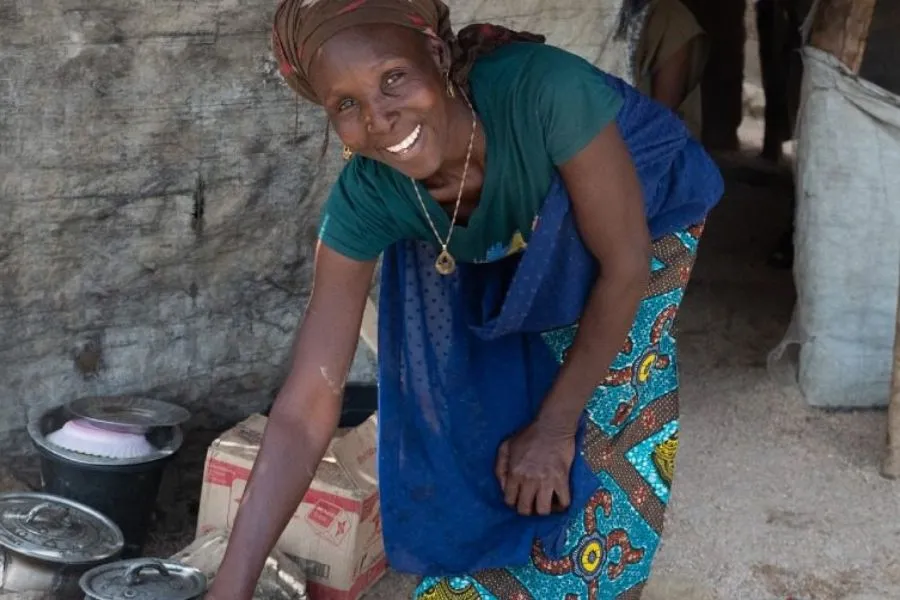 Marie est propriétaire d'un petit restaurant au Cameroun. Crédit : JRS