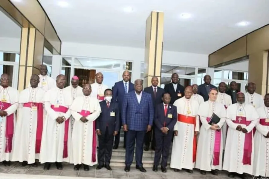 Les membres de la Conférence épiscopale nationale du Congo (CENCO) avec le président Félix Tshisekedi. Crédit : Présidence de la République de la RDC