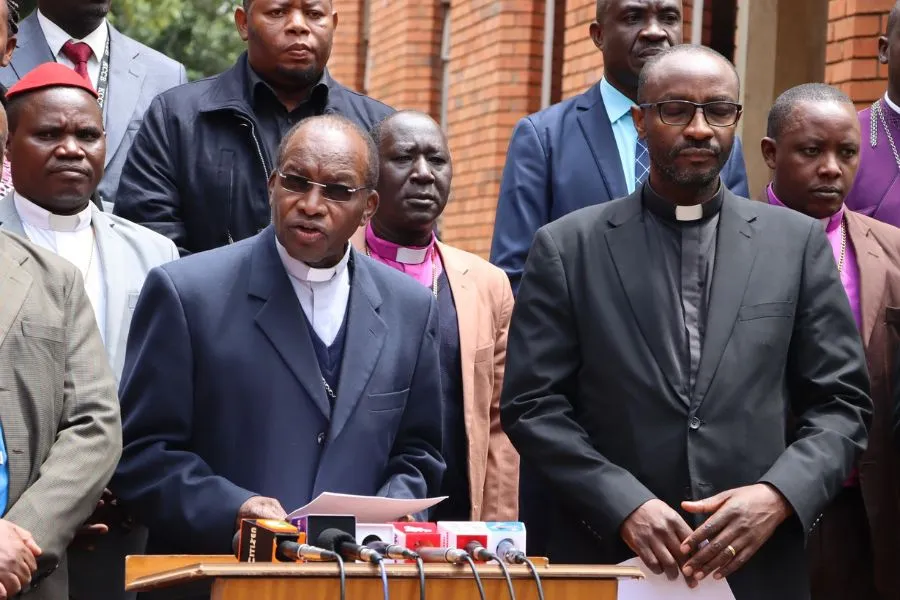 Les chefs religieux du Kenya lors d'une conférence de presse à Nairobi. Crédit : NCCK