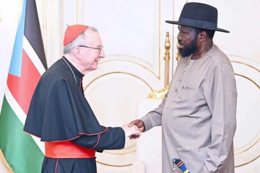 Le cardinal Pietro Parolin rencontre le président Salva Kiir Mayardit le lundi 14 août à Juba. Crédit : Bureau du Président du Sud Soudan