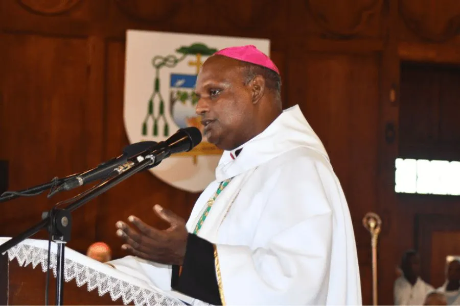 Mgr Jean Michaël Durhône lors de la commémoration de Saint Louis, le saint patron du diocèse de Port Louis à Maurice. Crédit : Diocèse de Port Louis