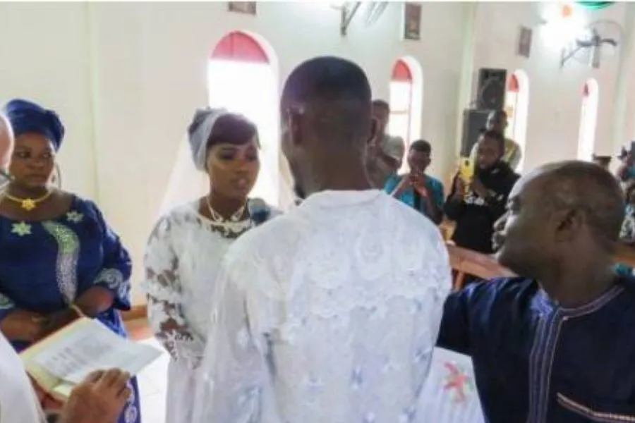 Cérémonie de mariage présidée par le Père Casamayor au Niger. Crédit : Agenzia Fides / 