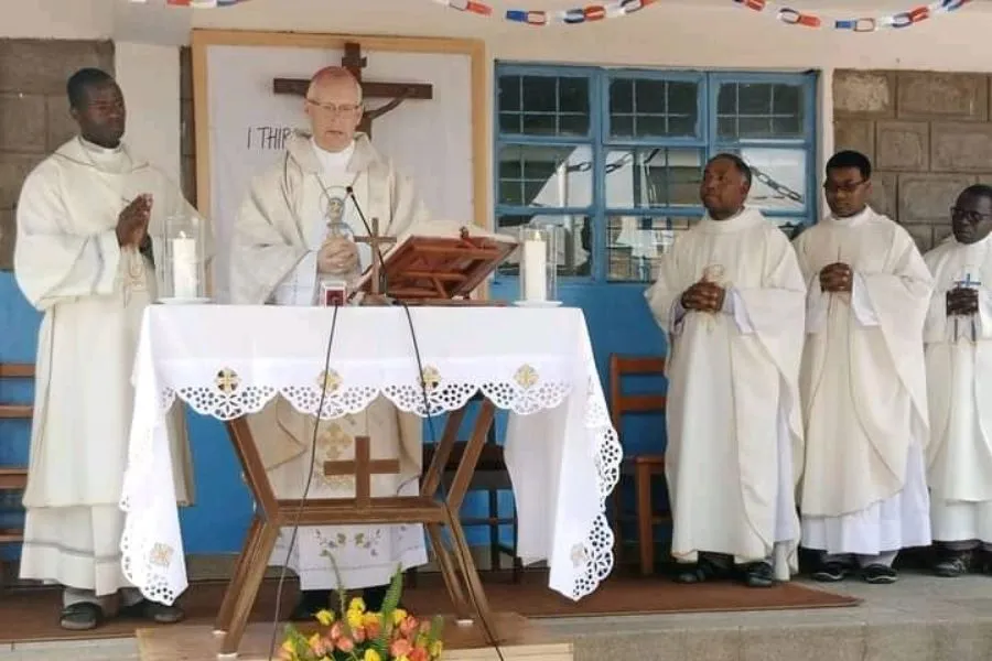 Mgr Hubertus van Megen, nonce apostolique au Kenya et au Soudan du Sud, préside la messe lors de la célébration de la fête de Mère Teresa à Home of Mercy, Huruma, dans l'archidiocèse de Nairobi, le mardi 5 septembre. Crédit : Radio Waumini