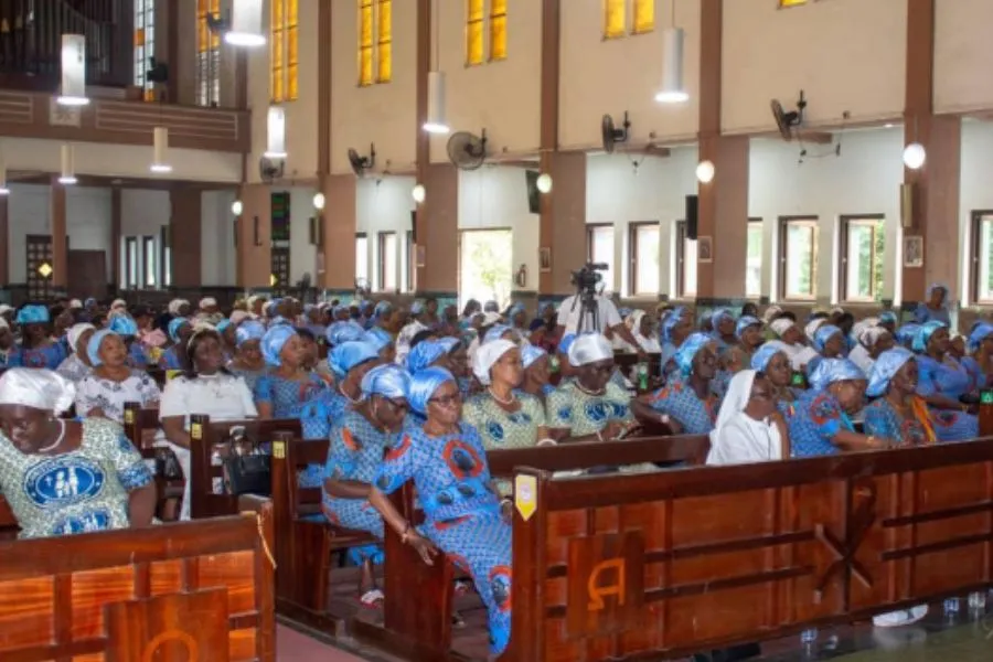 Une partie des membres du chapitre de l'archidiocèse d'Accra de l'Union mondiale des femmes catholiques (UMOFC) à la cathédrale du Saint-Esprit lors de la célébration du 9 septembre 2023. Crédit : Jean-Luc Kossi Dokly, Accra/Ghana