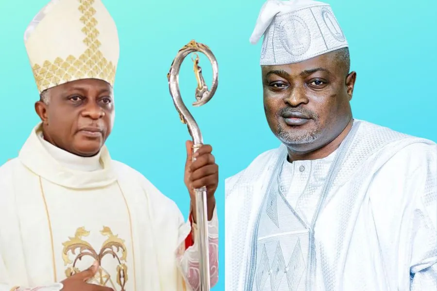 Mgr Adewale Martins (à gauche), archevêque de Lagos, et Mudashiru Ajayi Obasa (à droite), président de la Chambre d'assemblée de l'État de Lagos (LAHA). / 