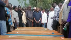 L'enterrement des victimes des attaques des Fulanis à Riyom, une zone de gouvernement local desservie par la paroisse St. Laurence de l'archidiocèse catholique de Jos au Nigéria. Crédit : Père George Barde / 