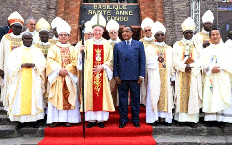 Les membres de la Conférence épiscopale du Congo (CEC) avec le président Résultats de recherche Résultats Web Denis Sassou Nguesso. Domaine public