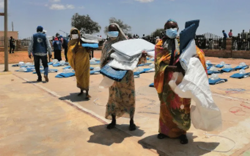 Certaines des victimes des inondations au Soudan reçoivent une aide de la Cooperazione Internazionale (COOPI). Cooperazione Internazionale (COOPI)