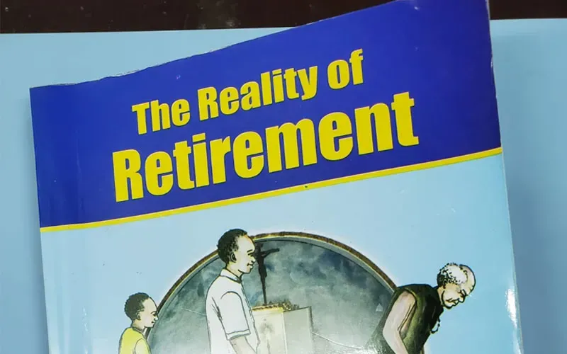 Page de couverture du nouveau livre intitulé "The Reality of Retirement : Une urgence complexe", par le père George Tomrila Ngalim. Crédit : P. George Tomrila Ngalim