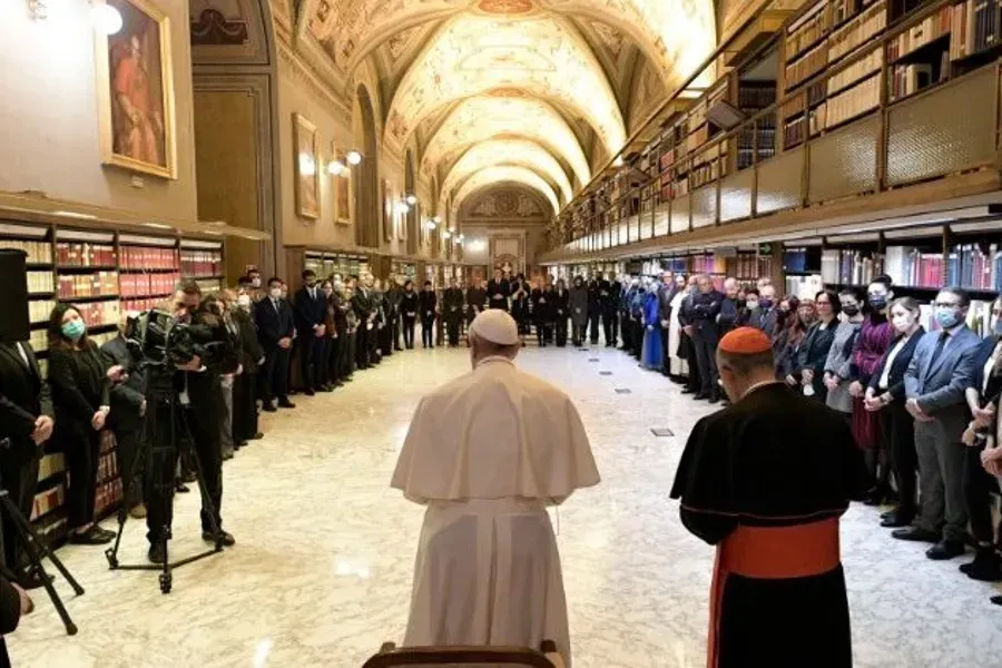 Le pape François inaugure la nouvelle galerie d'art de la Bibliothèque apostolique du Vatican, le 5 novembre 2021. Vatican Media.