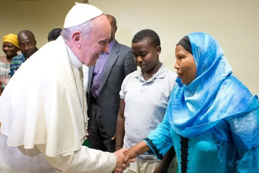 Le pape François visite le centre Astalli de Rome le 10 septembre 2013. Vatican Media.