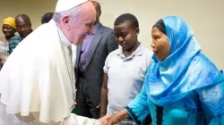 Le pape François visite le centre Astalli de Rome le 10 septembre 2013. Vatican Media. / 