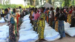 Les personnes démunies reçoivent des intrants agricoles de Caritas RD Congo ASBL dans le diocèse de Luiza / Caritas RD Congo ASBL/Facebook