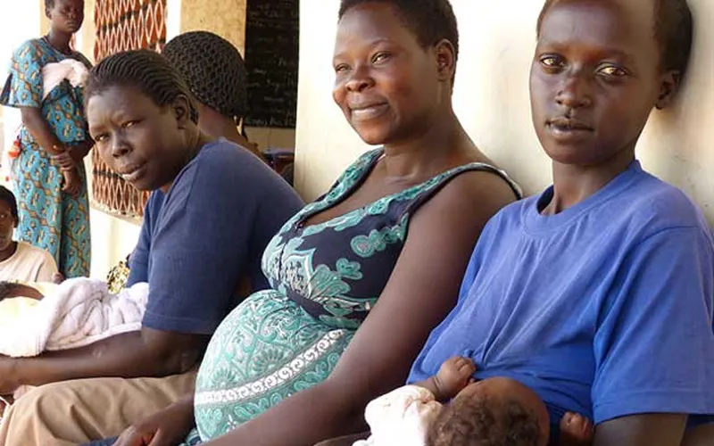 Quelques femmes enceintes et mères célibataires à Médecins d'Afrique CUAMM en Ouganda. Crédit : Médecins d'Afrique CUAMM