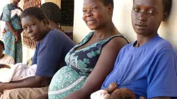 Quelques femmes enceintes et mères célibataires à Médecins d'Afrique CUAMM en Ouganda. Crédit : Médecins d'Afrique CUAMM / 