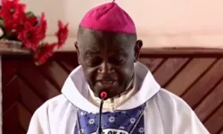 Mgr George Nkuo, évêque du diocèse de Kumbo, prononçant son homélie lors du jubilé d'argent du diocèse de Mamfe à la cathédrale Saint-Joseph. Crédit : Diocèse de Mamfe / 