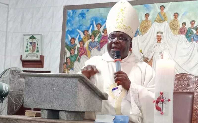Mgr Emmanuel Adetoyese Badejo, évêque du diocèse d'Oyo au Nigeria, lors de la messe de la Vigile le 30 mars 2024. Crédit : Diocèse catholique d'Oyo/Nigeria