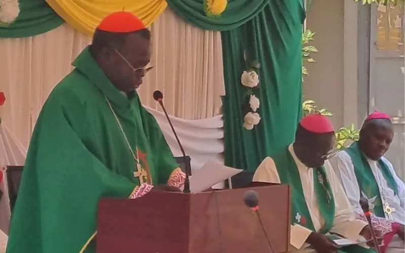 Stephen Ameyu Martin Cardinal Mulla lors de la cérémonie de remise du 10 janvier 2024. Crédit : Ginaba Lino Michael