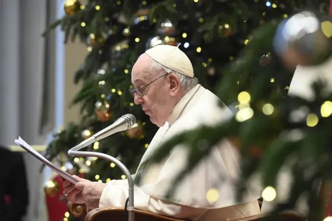 Le pape François s'adresse à des diplomates internationaux au Saint-Siège le 9 janvier 2023, dans la salle des bénédictions du Vatican. | Vatican Media
