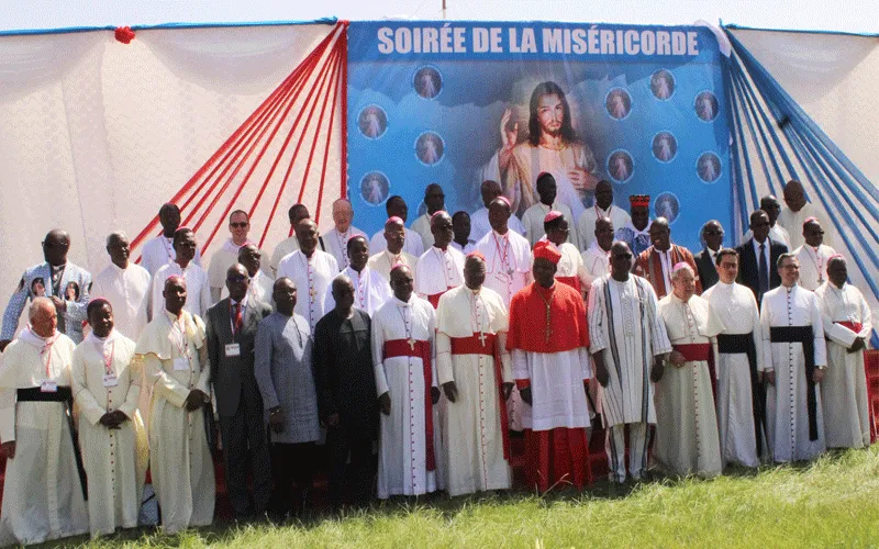 Photo de groupe des archevêques et des évêques à la cérémonie d'ouverture du 4e Congrès panafricain sur la miséricorde divine à Ouagadougou, Burkina Faso, le 19 novembre 2019 ACI Afrique