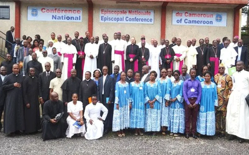 Les évêques du Cameroun posent avec fidélité à la fin de leur 44e Assemblée plénière à Yaoundé, en mai 2019 Domaine Public