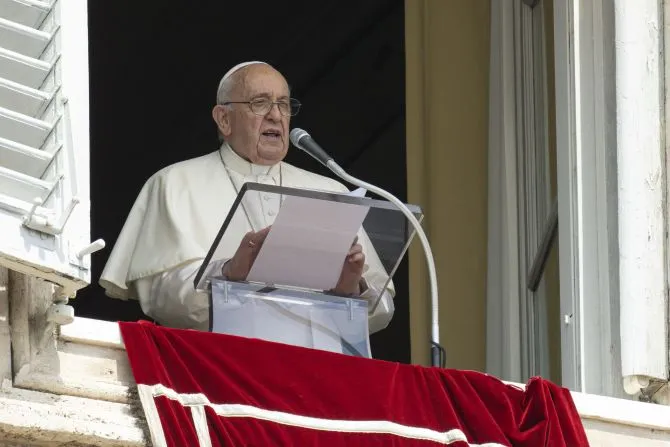 Le pape François prononce le discours hebdomadaire de l'Angélus, le 27 août 2023. | Vatican Media.