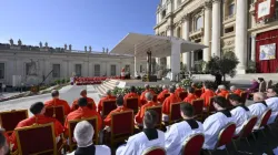 Le pape François a créé 21 nouveaux cardinaux du monde entier lors du consistoire du samedi matin, 30 septembre 2023, sur la place Saint-Pierre. | Crédit : Vatican Media / 