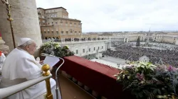 Le pape François prononce son discours annuel "urbi et orbi" sur Noël depuis le balcon central de la basilique Saint-Pierre, le 25 décembre 2023. | Crédit : Vatican Media / 