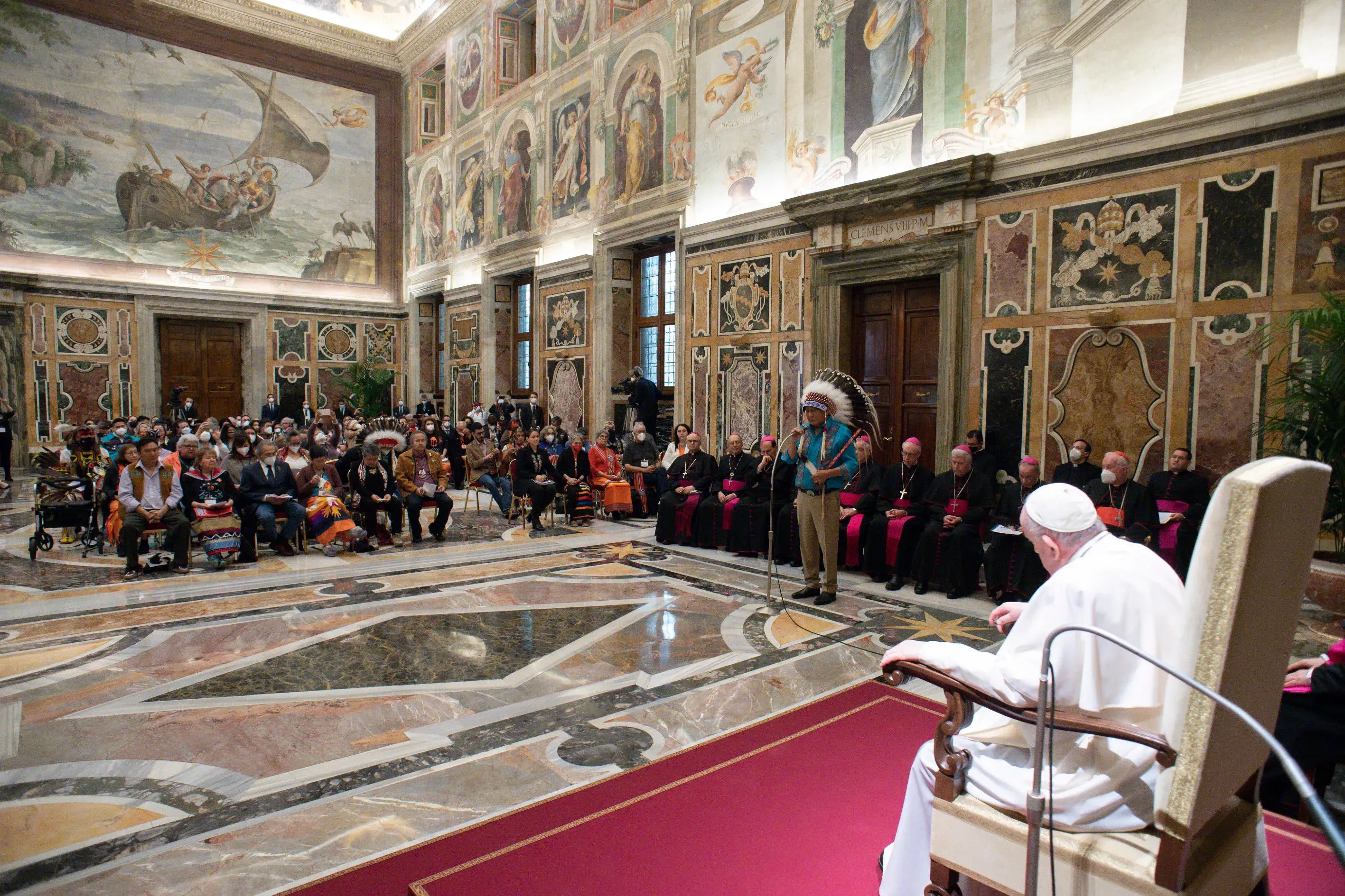 Le pape François rencontre des dirigeants autochtones canadiens au Vatican le 1er avril 2022. Médias du Vatican