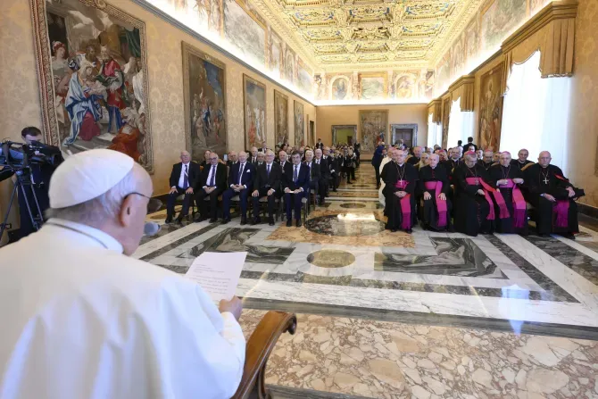 Le pape François rencontre les dirigeants de l'Ordre équestre du Saint-Sépulcre de Jérusalem au Vatican le 9 novembre 2023. | Crédit : Vatican Media