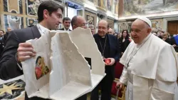Le 24 novembre 2023, le pape François a rencontré des représentants, des maires et des chefs religieux des régions du centre de l'Italie touchées par des tremblements de terre dévastateurs entre août 2016 et janvier 2017. | Crédit : Vatican Media. / 