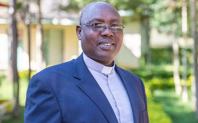 Mgr. John Kiplimo Lelei, nommé évêque auxiliaire du diocèse catholique d'Eldoret au Kenya, dirigé par l'évêque Dominic Kimengichon, le 27 mars 2024. Crédit : KCCB