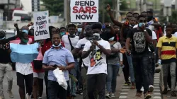 Les jeunes lors des manifestations à Lagos, au Nigeria, le 17 octobre 2020, contre de prétendues brutalités policières. / Domaine public