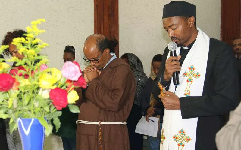 Le Père Petro Berga préside un service interreligieux pour prier pour la paix en Ethiopie Aid to the Church in Need