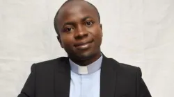 Le père Harrison Egwuenu qui a été enlevé lundi 15 mars dans le diocèse de Warri au Nigeria. / 
