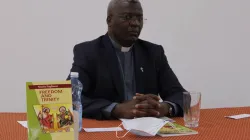 Le Père Joakim Kamau Njani lors du séminaire en ligne sur la "Mission populaire" organisé par les Filles de St Paul à Nairobi en vue de la Journée mondiale des missions. / ACI Afrique.