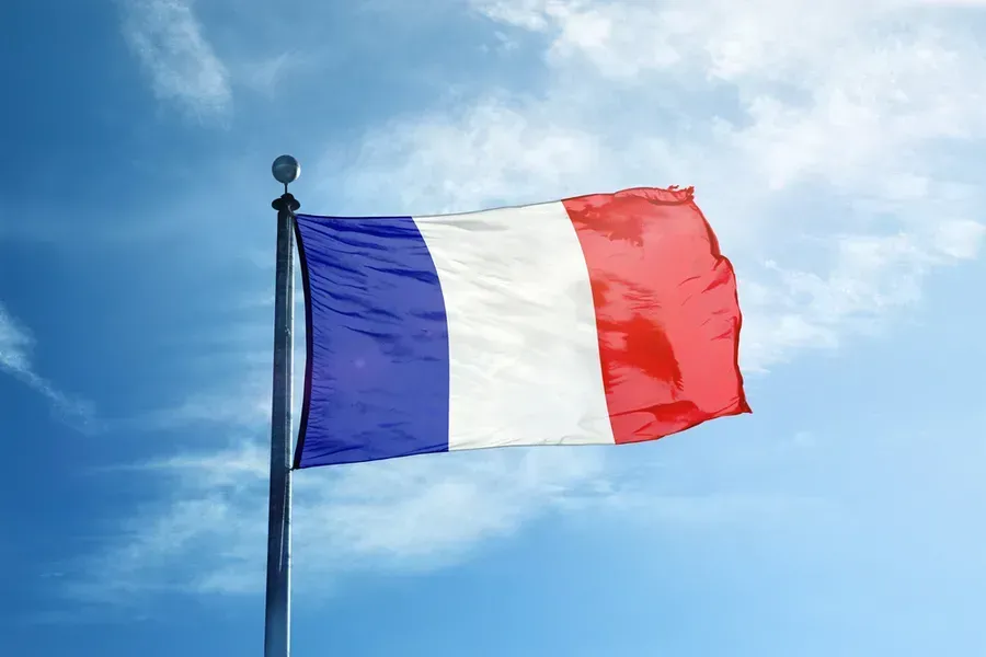 Le drapeau de la France. Creative Photo Corner/Shutterstock. / 