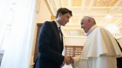 Le pape François rencontre le Premier ministre canadien Justin Trudeau au Vatican, le 29 mai 2017. © L'Osservatore Romano. / 