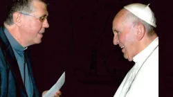 Le père Claudio Lurati, le nouveau vicaire apostolique d'Alexandrie avec le Pape François à Rome. / Domaine public